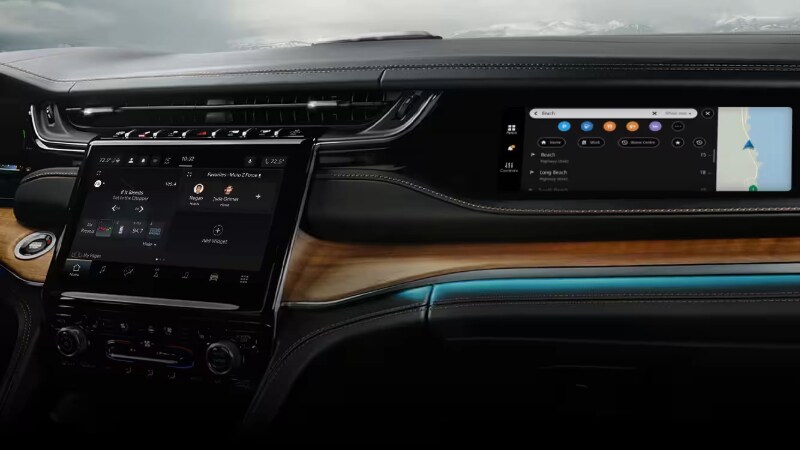2024 Jeep Grand Cherokee 4xe interior dashboard technology