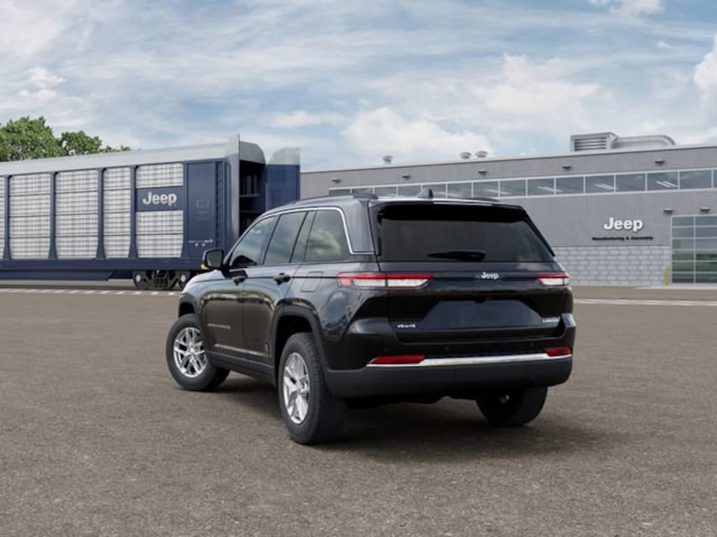 New 2026 Jeep Grand Cherokee Laredo Sport Utility