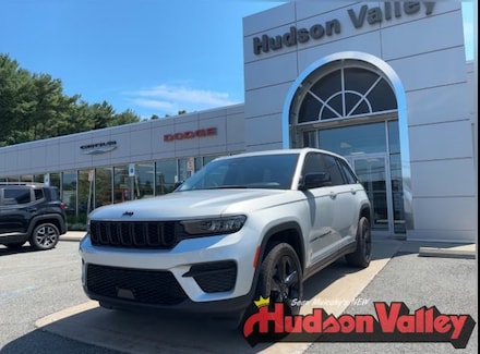 2024 Jeep Grand Cherokee Laredo SUV