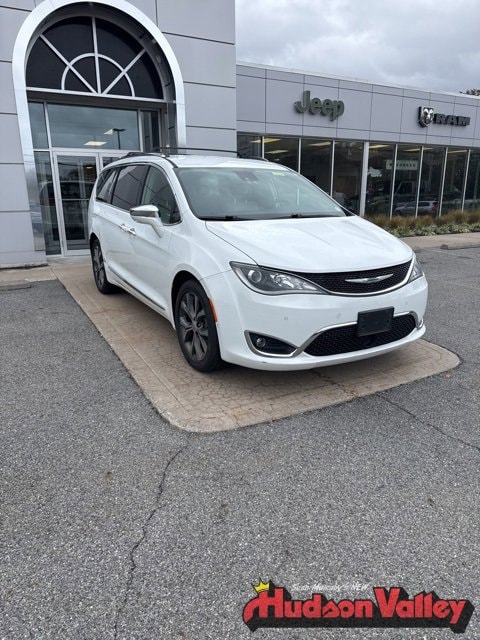 2018 Chrysler Pacifica Limited's photo