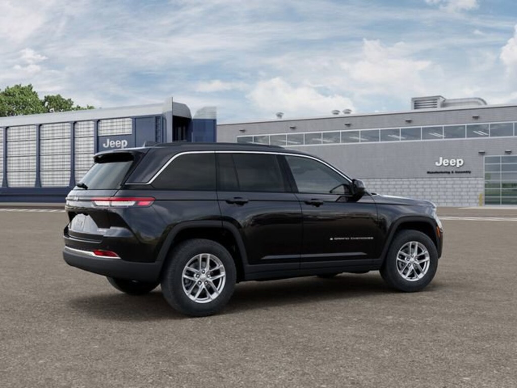 New 2026 Jeep Grand Cherokee Laredo Sport Utility