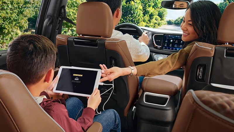 2025 Chrysler Pacifica AWD & Safety