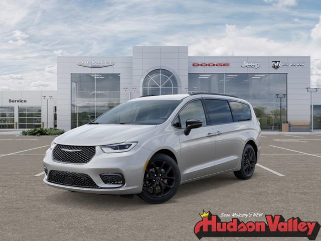 2026 Chrysler Pacifica Select's photo