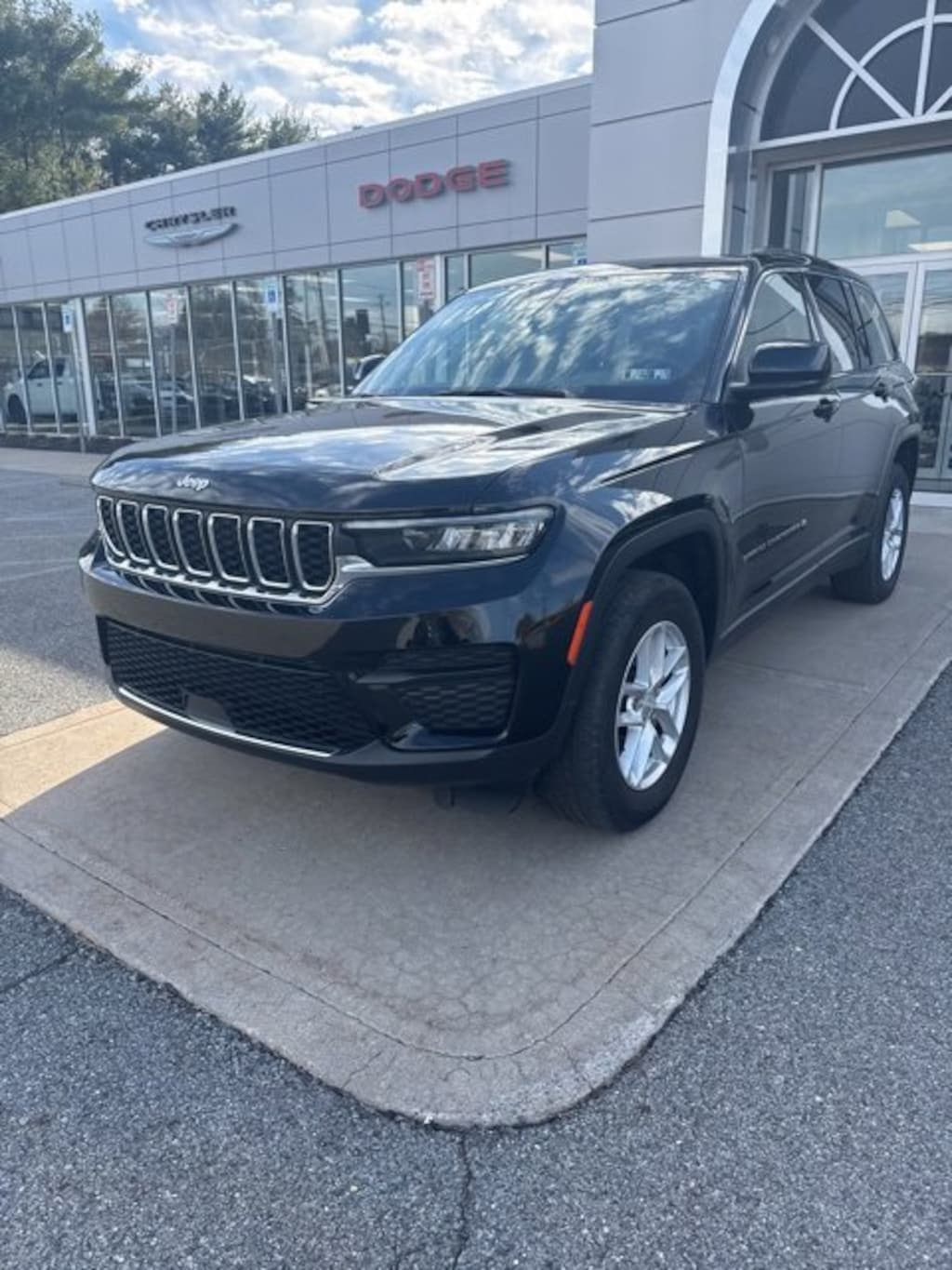 Used 2023 Jeep Grand Cherokee Laredo SUV