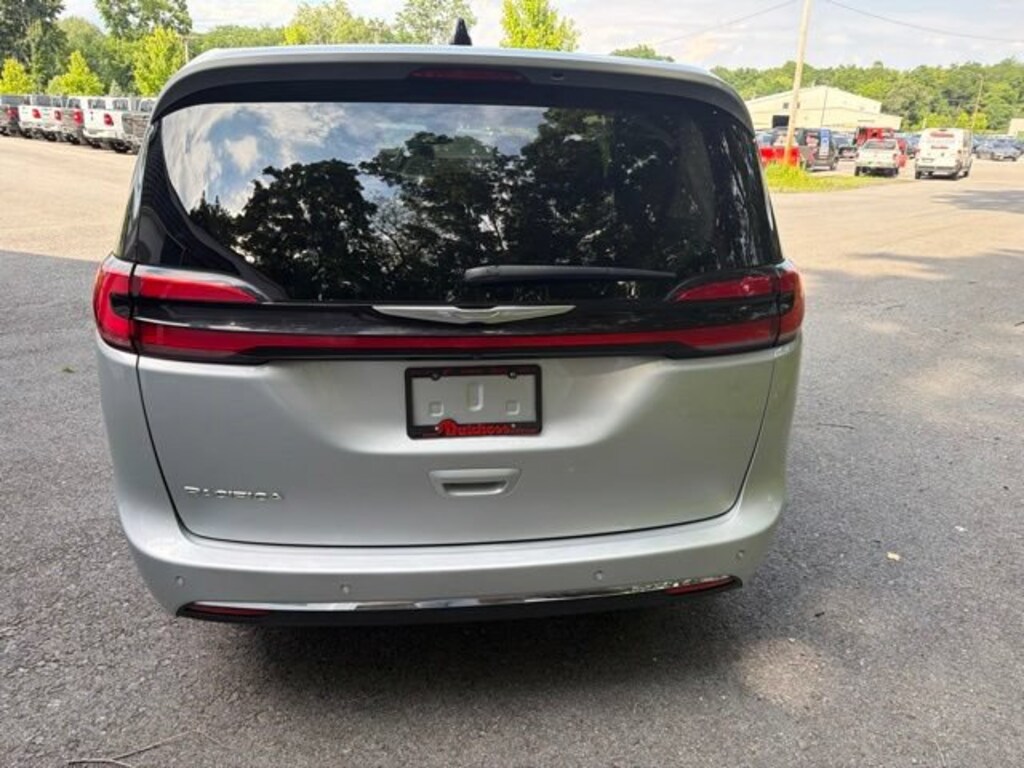 Used 2023 Chrysler Pacifica Touring L Van Passenger Van