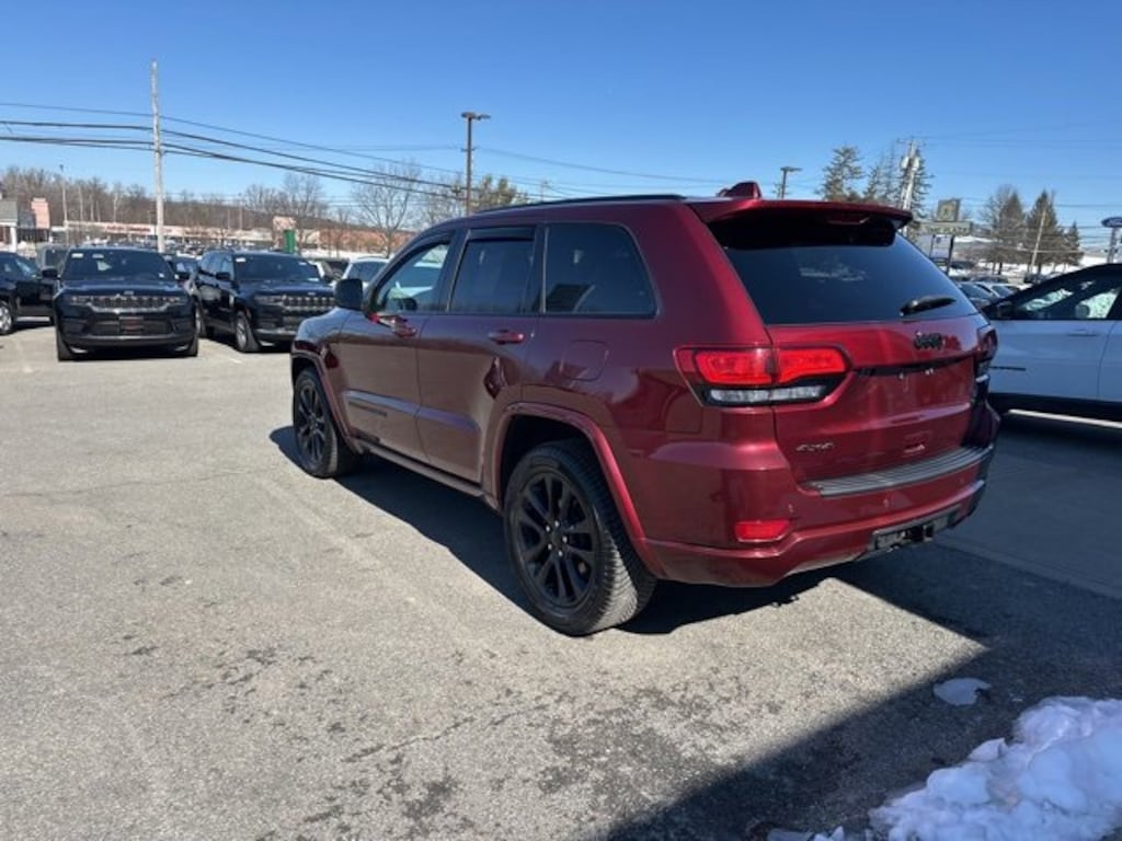 Used 2021 Jeep Grand Cherokee Laredo SUV