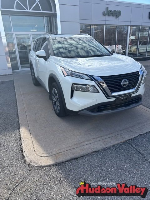 2022 Nissan Rogue SV's photo