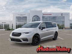 2026 Chrysler Pacifica Select Passenger Van
