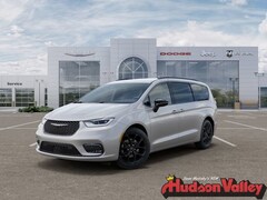 2026 Chrysler Pacifica SELECT Passenger Van