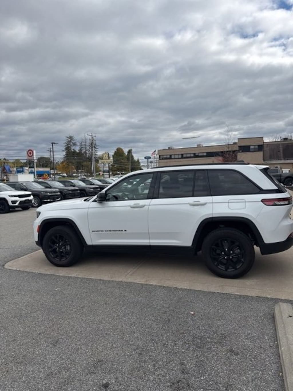 Certified 2024 Jeep Grand Cherokee Laredo SUV