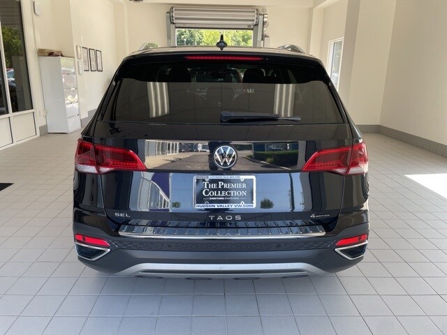2022 Volkswagen Taos SEL photo 3