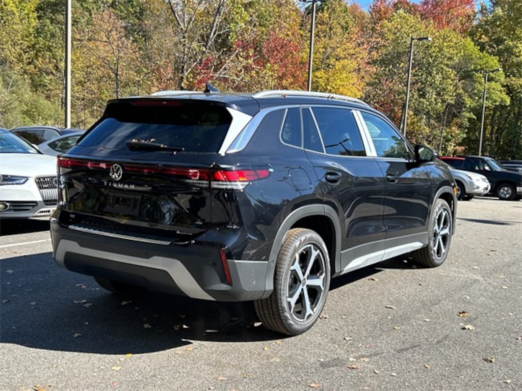 New 2025 Volkswagen Tiguan 2.0T SE SUV