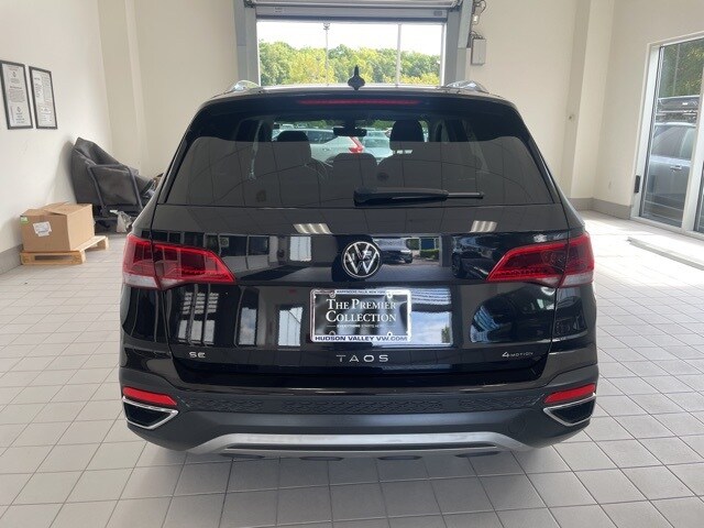 2022 Volkswagen Taos SE photo 3