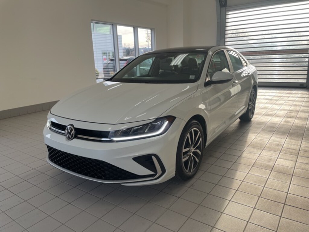 Certified 2025 Volkswagen Jetta 1.5T SE Sedan