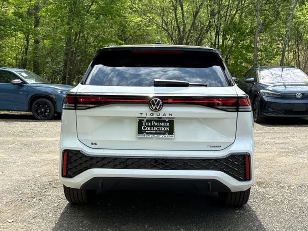 New 2026 Volkswagen Tiguan 2.0T SE R-Line Black SUV