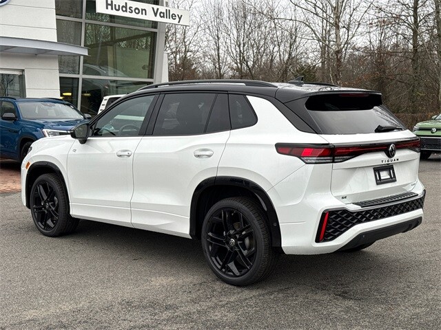 2026 Volkswagen Tiguan SE R-Line Black photo 3