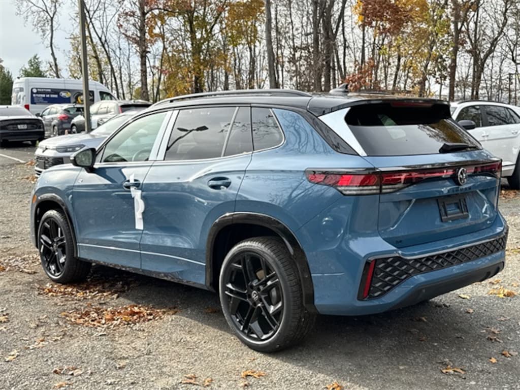 New 2026 Volkswagen Tiguan 2.0T SE R-Line Black SUV
