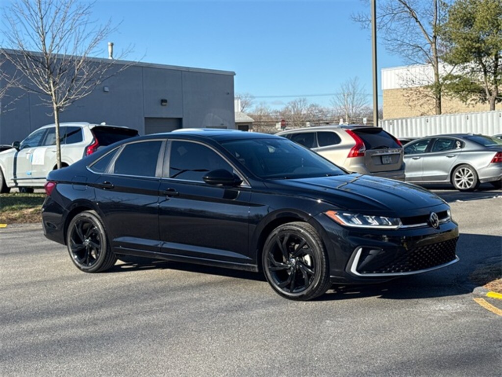 Certified 2025 Volkswagen Jetta 1.5T SE Sedan