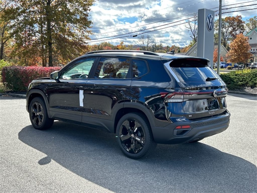 New 2025 Volkswagen Taos 1.5T SE Black SUV