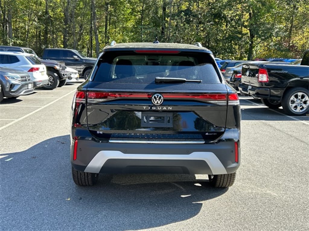 New 2025 Volkswagen Tiguan 2.0T SE SUV