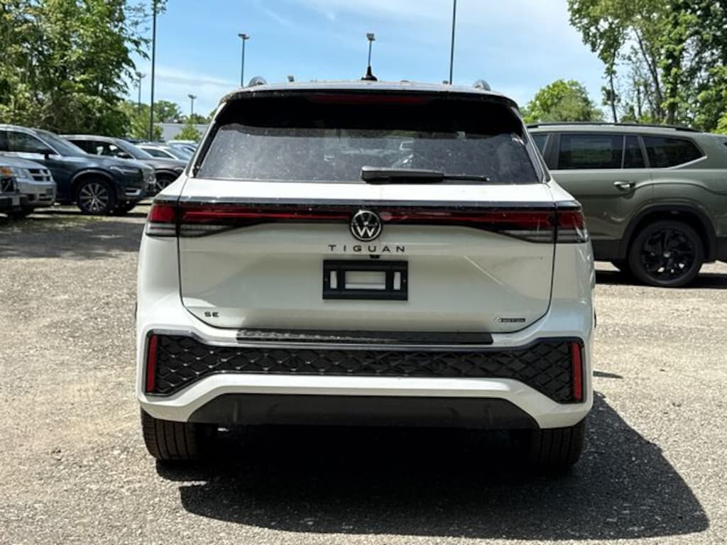 New 2026 Volkswagen Tiguan 2.0T SE R-Line Black SUV