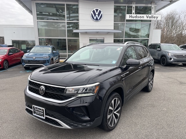 2022 Volkswagen Taos SE's photo