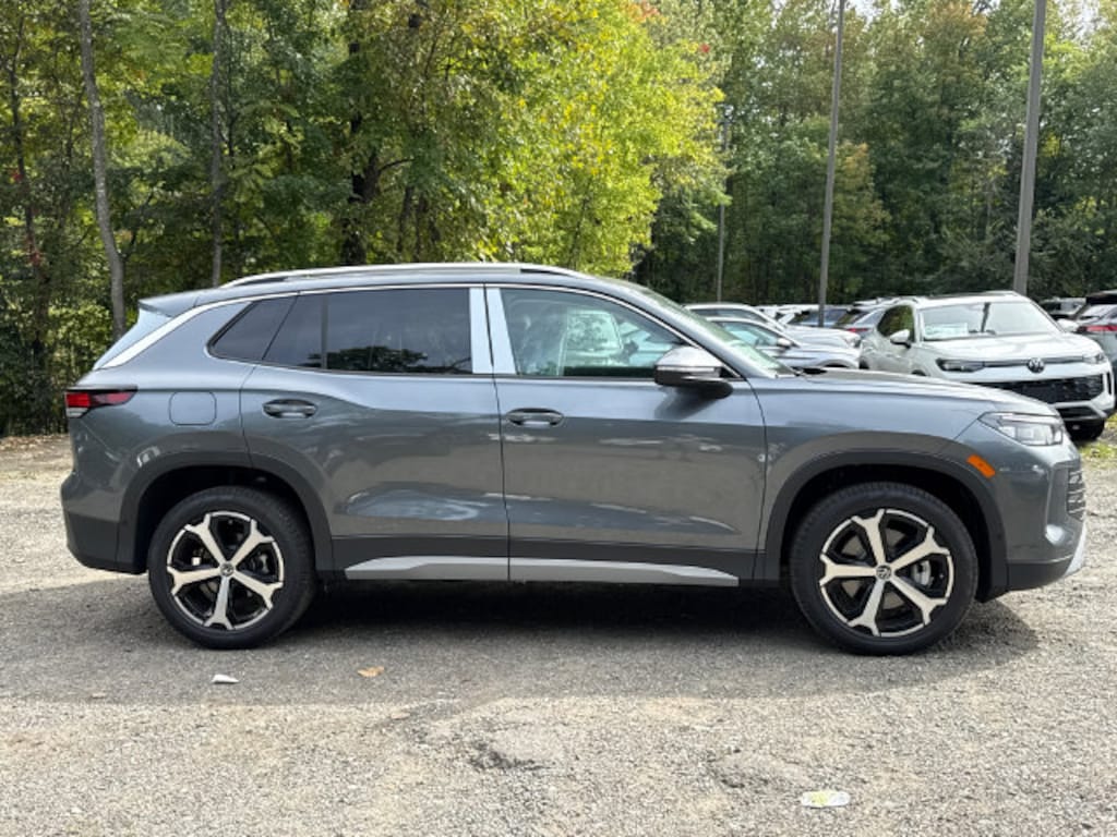 New 2026 Volkswagen Tiguan SE SUV