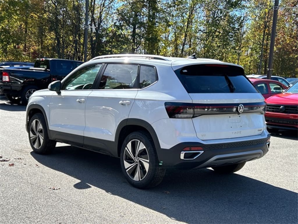 New 2025 Volkswagen Taos 1.5T SE SUV