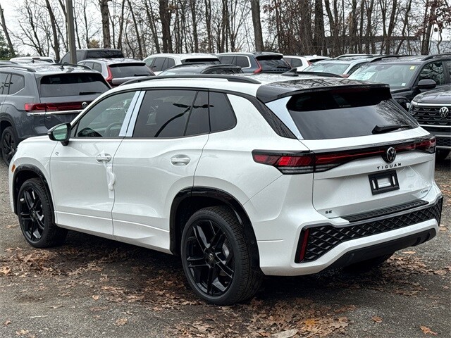 2026 Volkswagen Tiguan SE R-Line Black photo 3