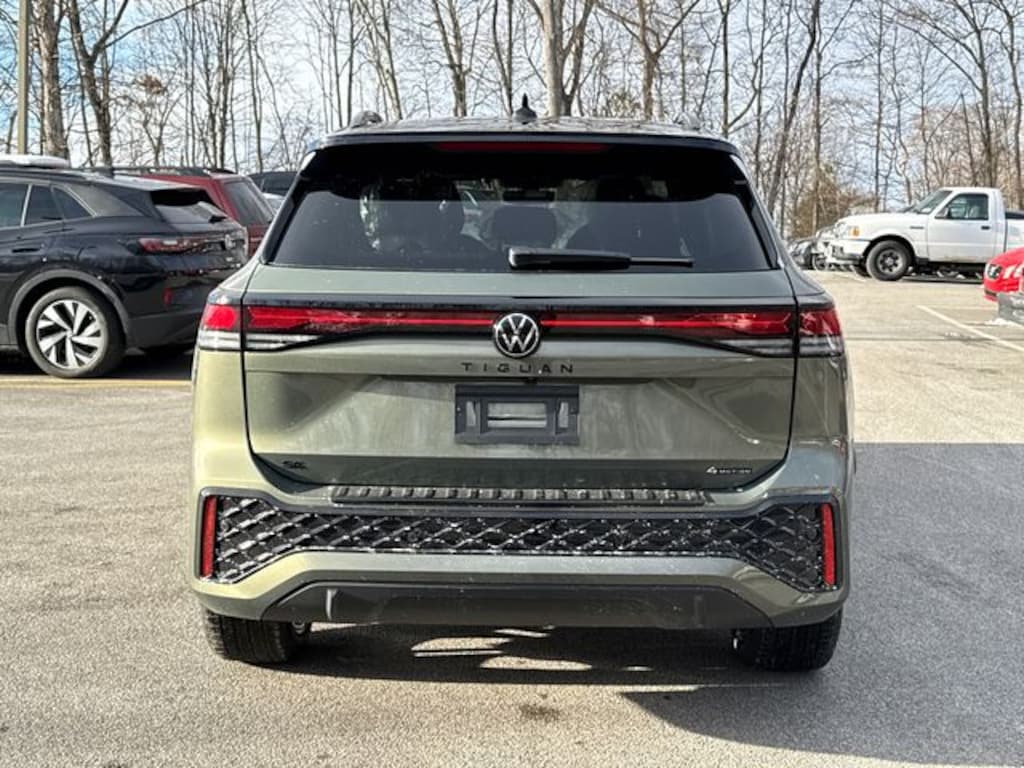 New 2026 Volkswagen Tiguan 2.0T SE R-Line Black SUV
