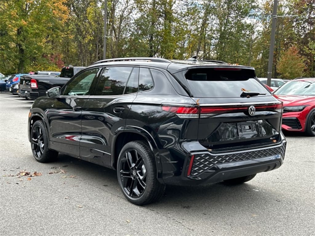 New 2025 Volkswagen Tiguan 2.0T SE R-Line Black SUV