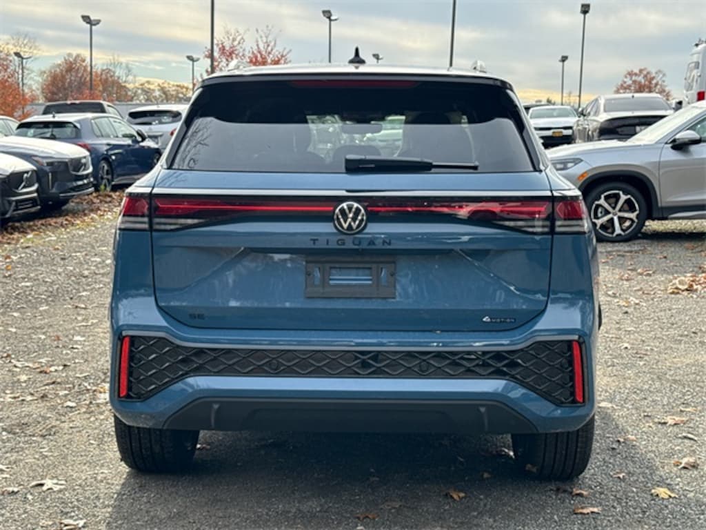 New 2026 Volkswagen Tiguan 2.0T SE R-Line Black SUV