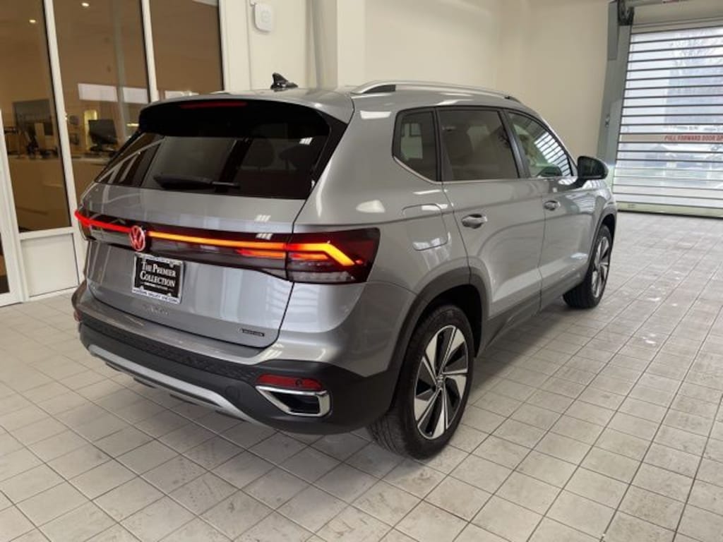Certified 2025 Volkswagen Taos 1.5T SE SUV