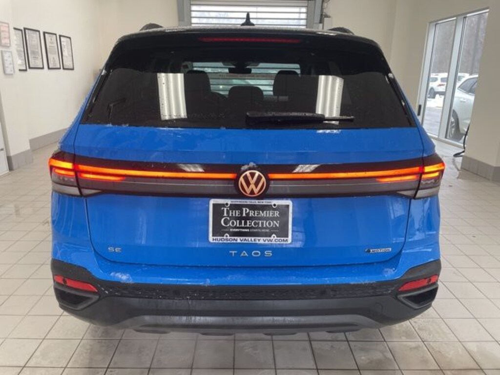 Certified 2025 Volkswagen Taos 1.5T SE Black SUV