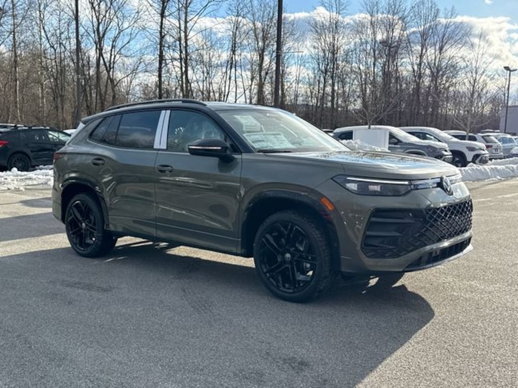 New 2026 Volkswagen Tiguan 2.0T SE R-Line Black SUV