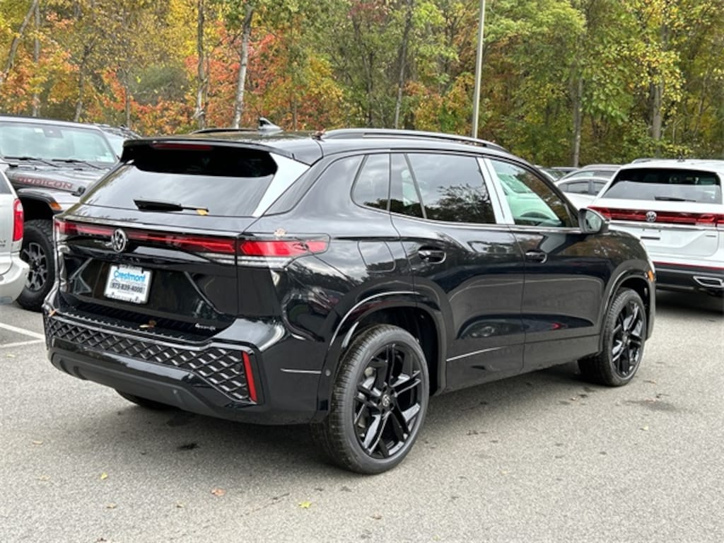 New 2025 Volkswagen Tiguan 2.0T SE R-Line Black SUV
