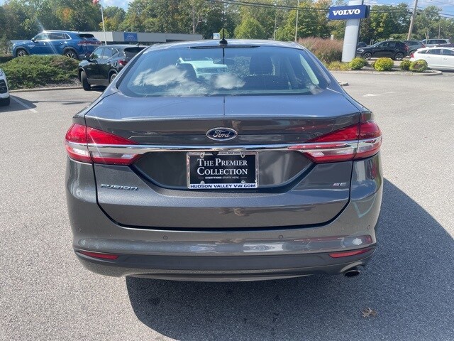 2017 Ford Fusion SE photo 3