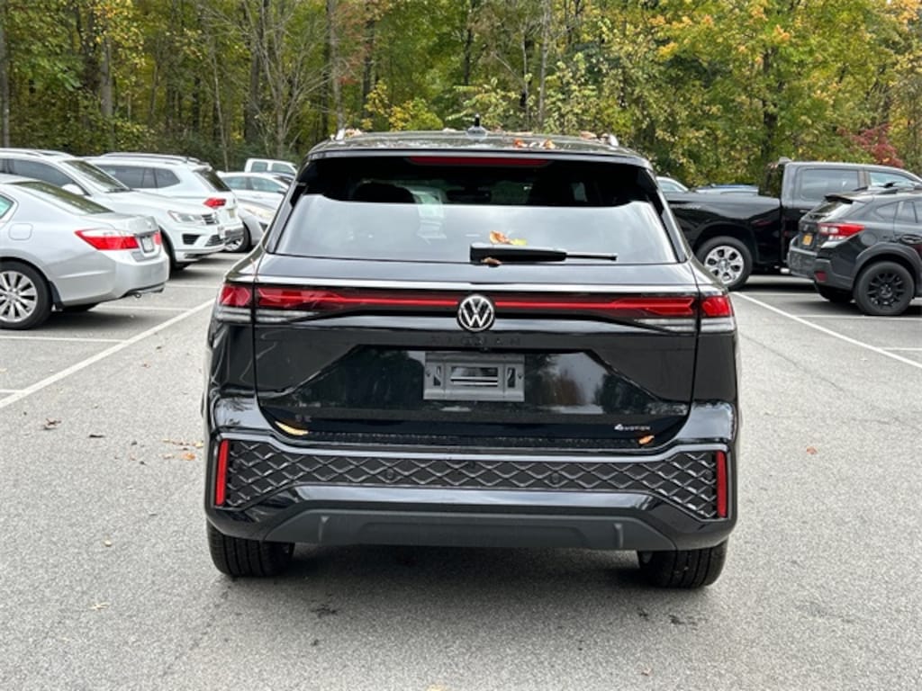 New 2025 Volkswagen Tiguan 2.0T SE R-Line Black SUV