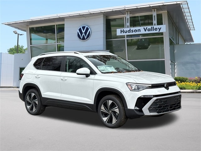 2025 Volkswagen Taos SE's photo