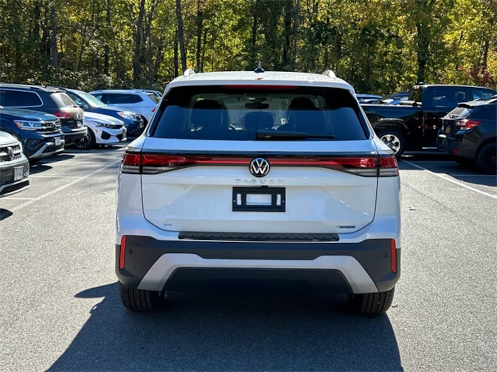 New 2025 Volkswagen Tiguan 2.0T SE SUV