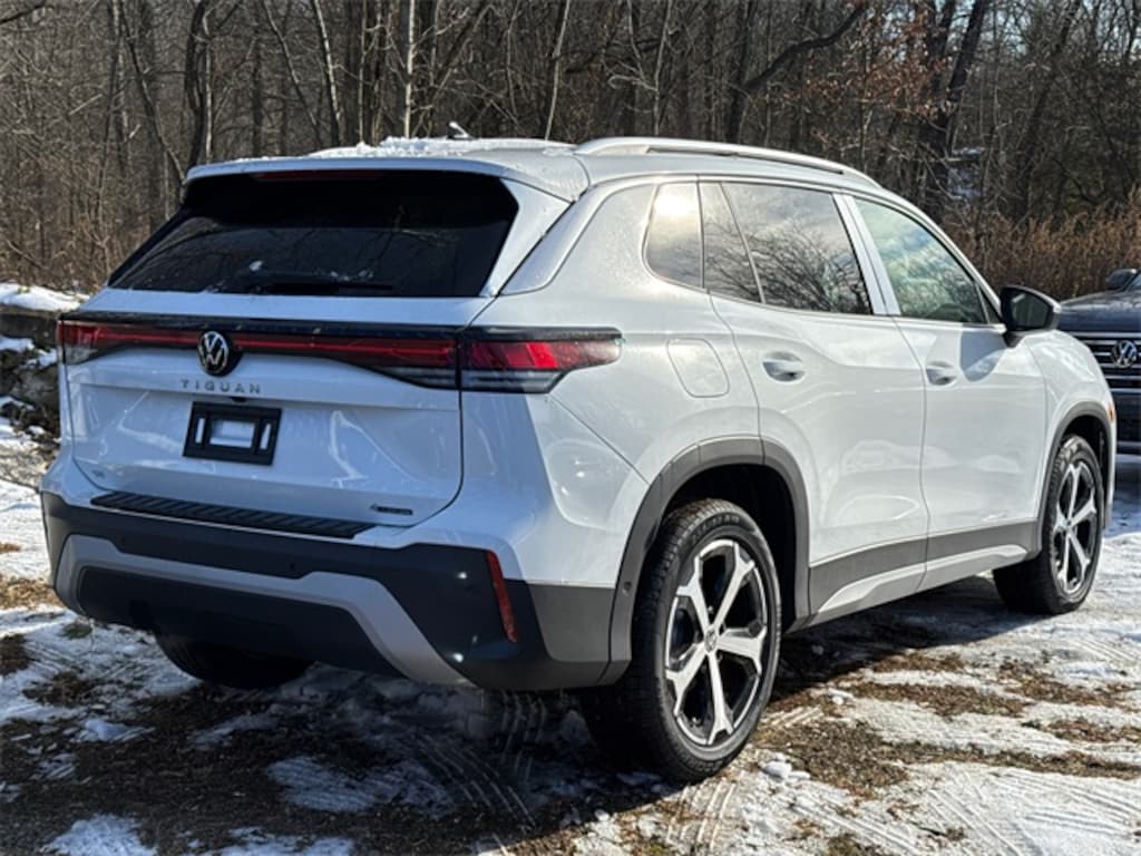 New 2025 Volkswagen Tiguan 2.0T SE SUV