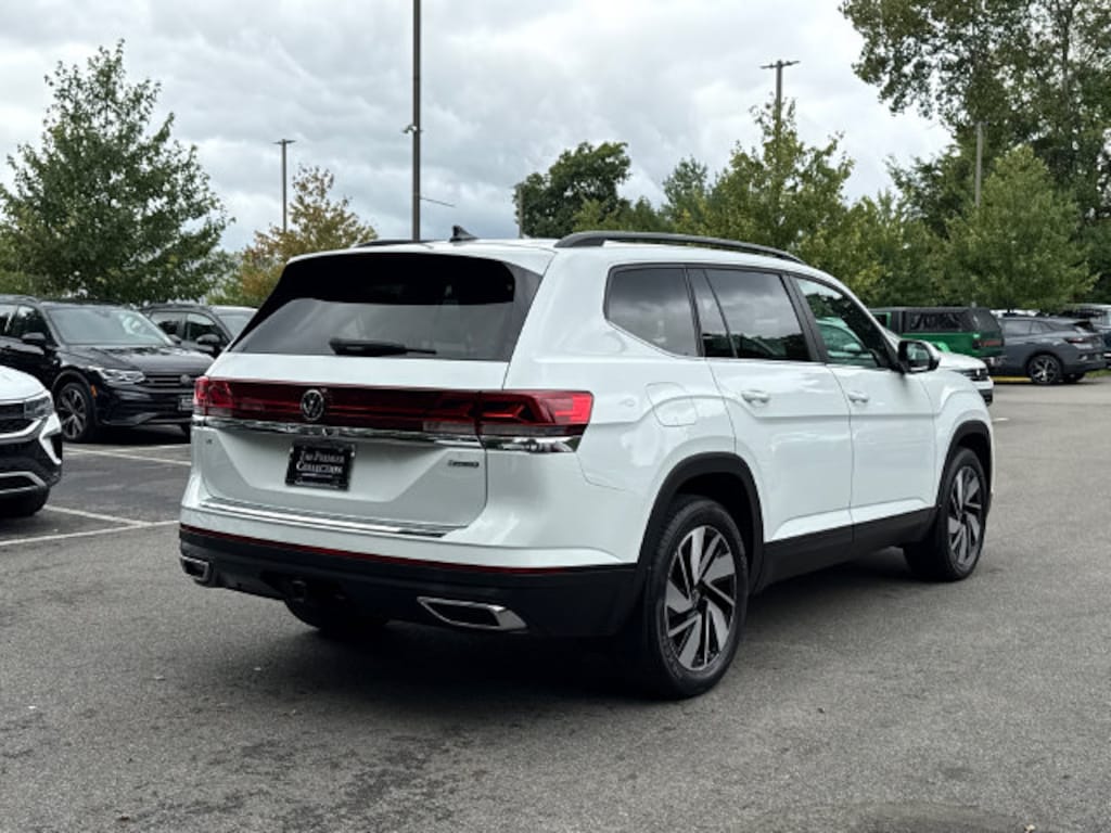 Used 2024 Volkswagen Atlas 2.0T SE w/Technology SUV