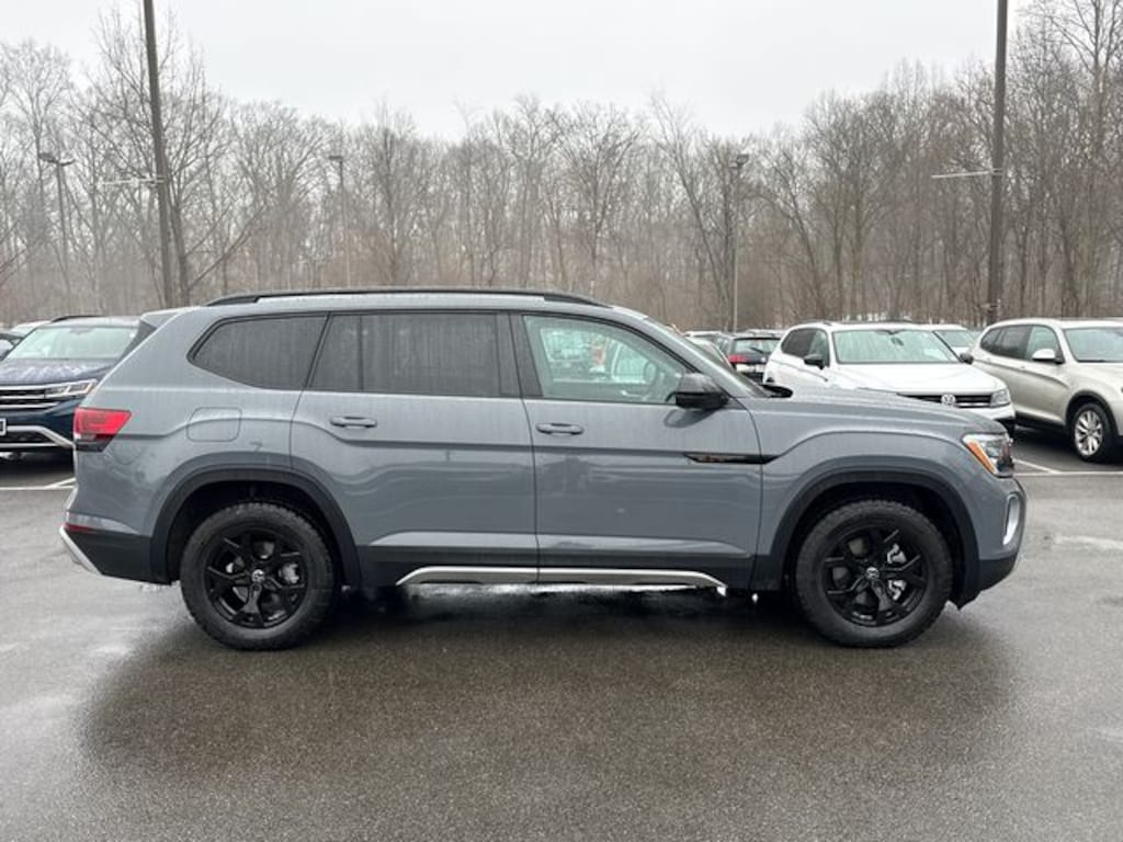 Certified 2025 Volkswagen Atlas 2.0T Peak Edition SUV