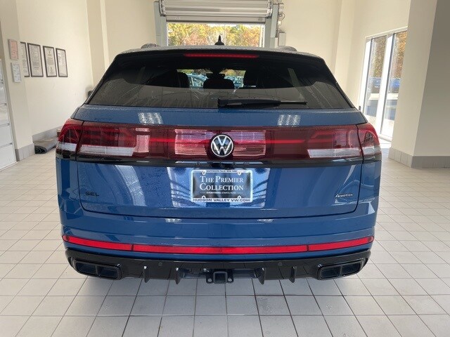 2025 Volkswagen Atlas Cross Sport SEL R-Line photo 3