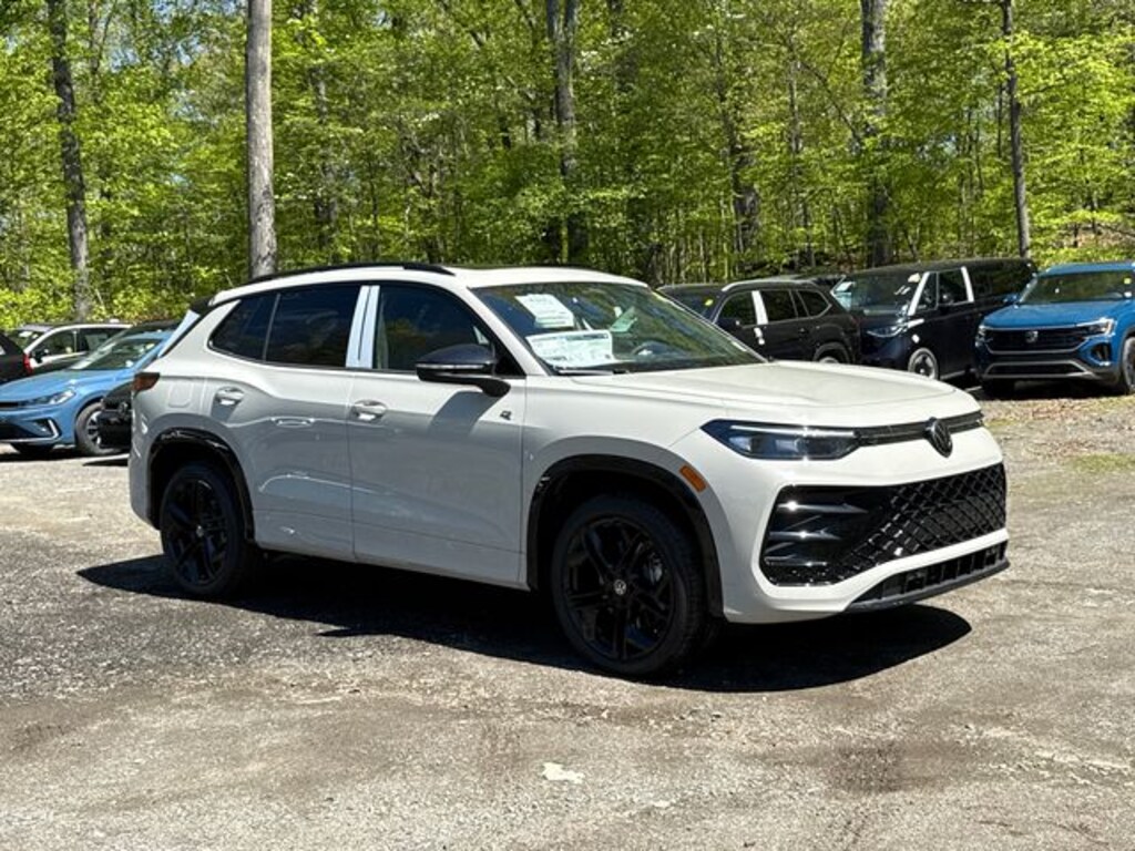 New 2026 Volkswagen Tiguan 2.0T SE R-Line Black SUV