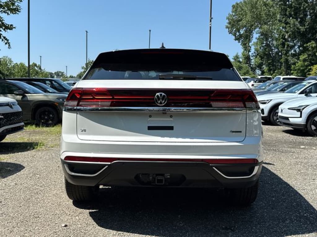 New 2026 Volkswagen Atlas Cross Sport SE w/Technology SUV