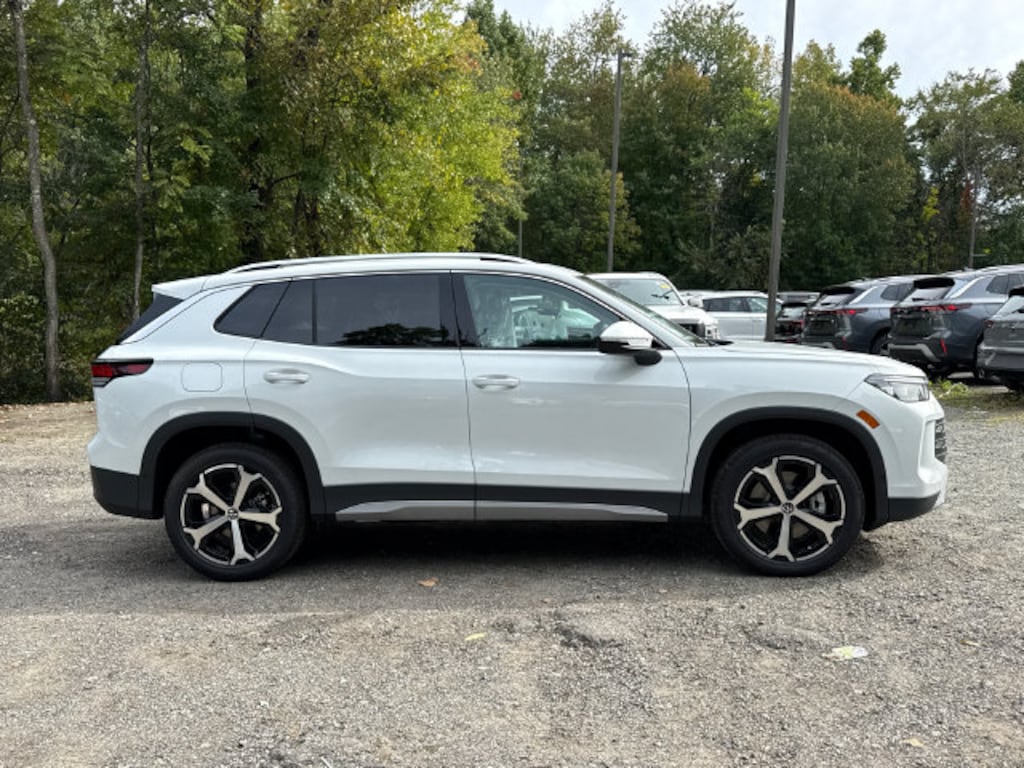 New 2026 Volkswagen Tiguan SE SUV