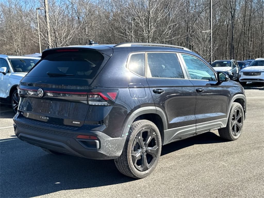 Used 2025 Volkswagen Taos 1.5T SE Black SUV