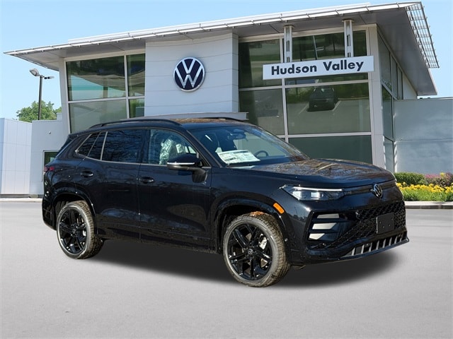 2026 Volkswagen Tiguan SE R-LINE BLACK's photo