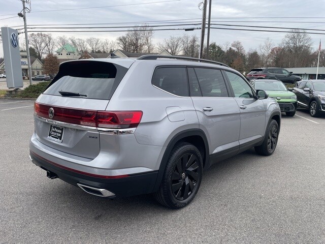 2024 Volkswagen Atlas SE Technology photo 3